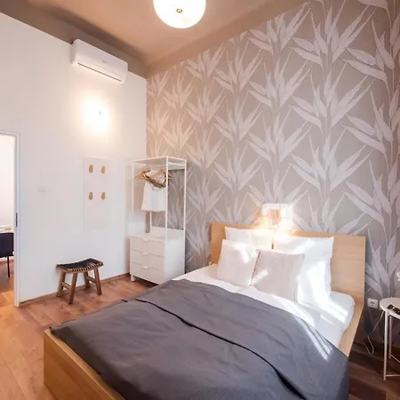 Lovely In The Heart Of Budapeşte