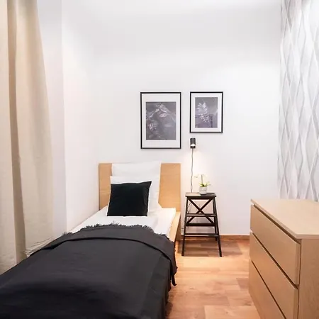 Lovely In The Heart Of Budapeşte