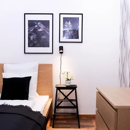 Lovely In The Heart Of Budapeşte