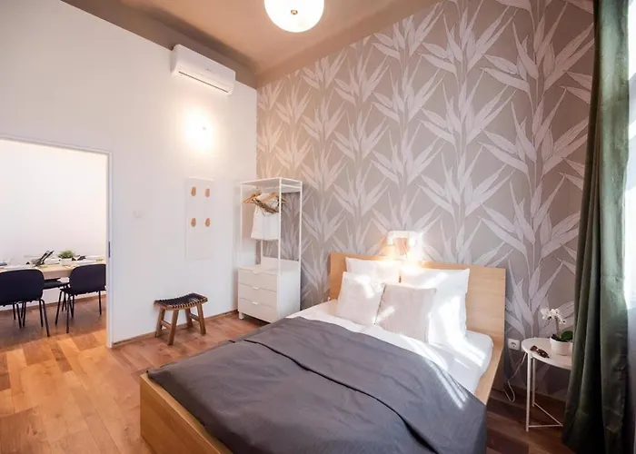 Lovely In The Heart Of Βουδαπέστη